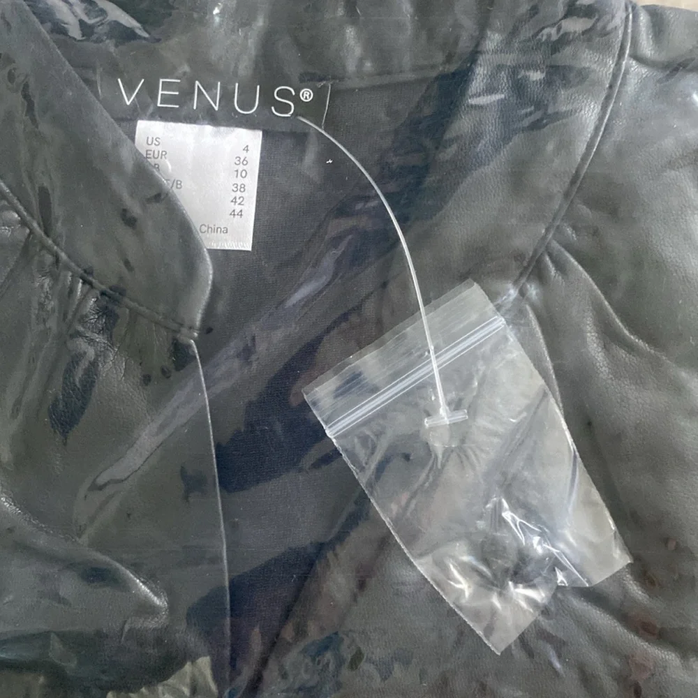Venus faux leather and lace dresses black Nee in bag - Picture 5 of 10